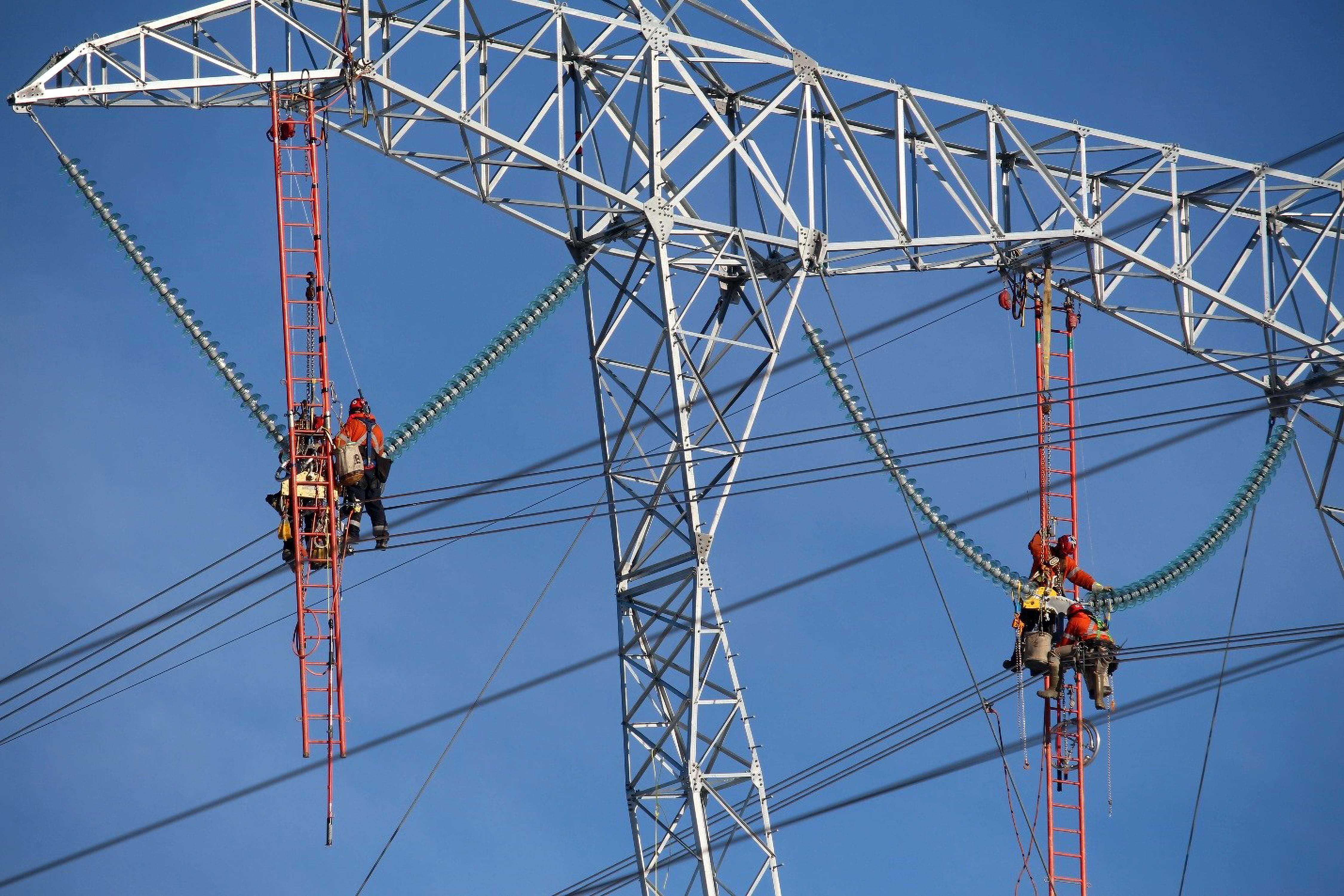 Alberta Powerline Builds Canada s Longest 500 kV AC Transmission Line 